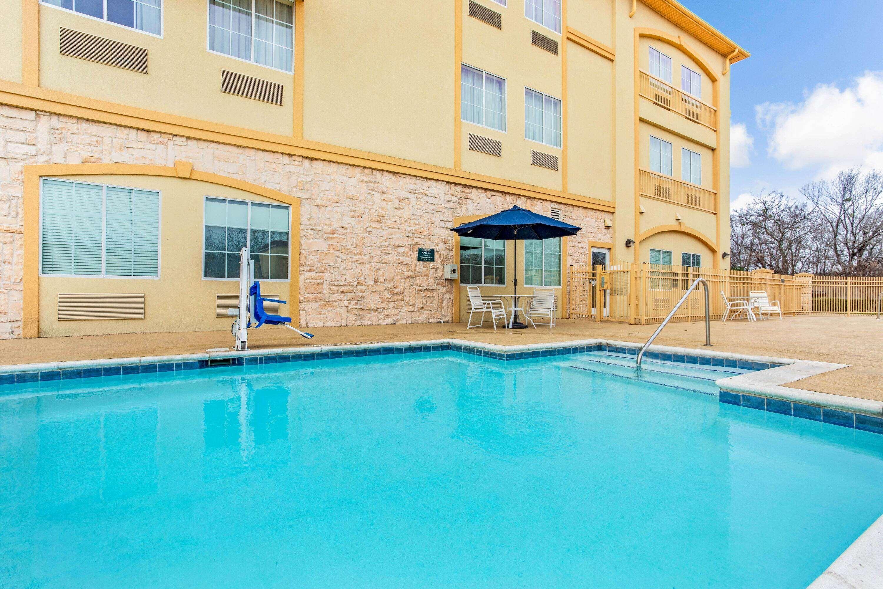 Hotel La Quinta By Wyndham Ennis Exteriér fotografie